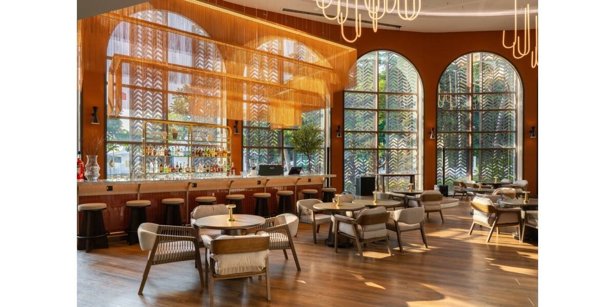 Why Centralized Hotel Strategies Falter Along Regional Coastlines
