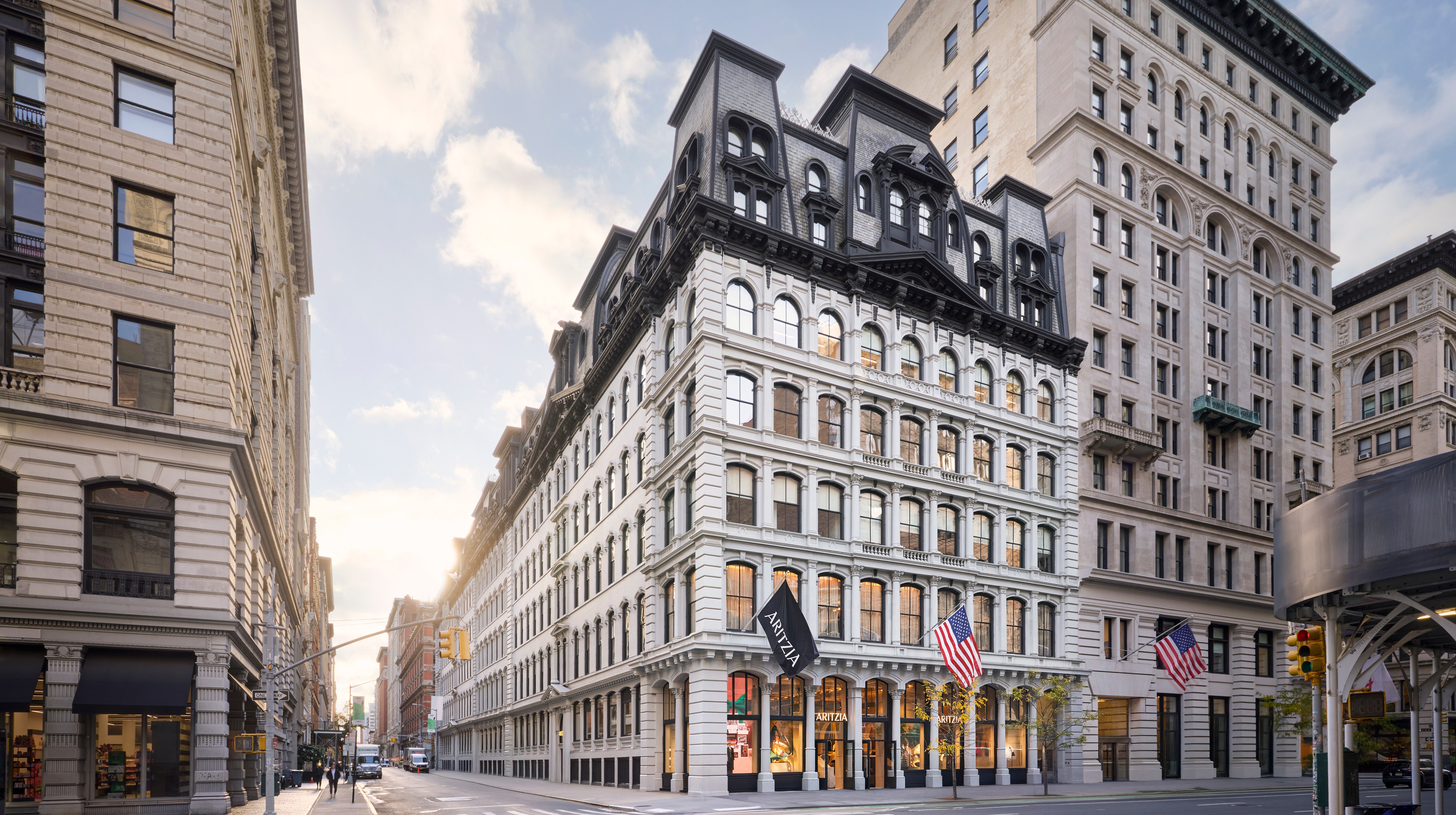 Aritzia Tests the Geographic Limits of Everyday Luxury