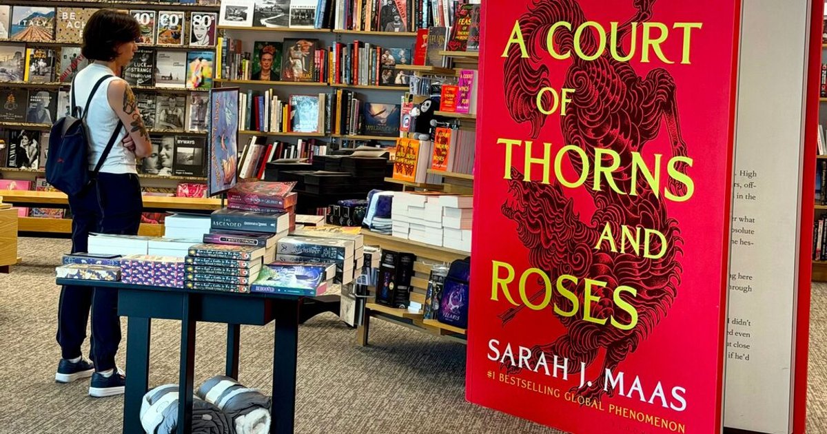 Midnight Lines and the Physical Pull of Serial Fiction