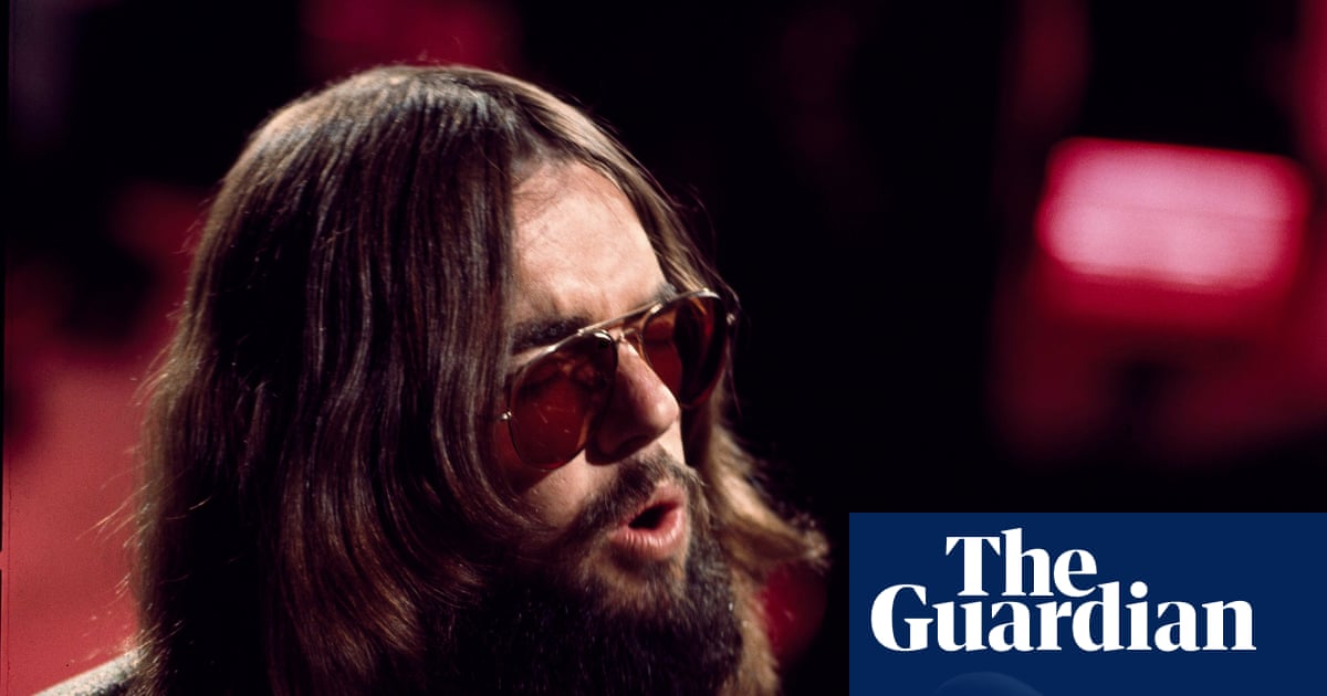 The Mechanical Craft Behind the Myth of Pop Solitude