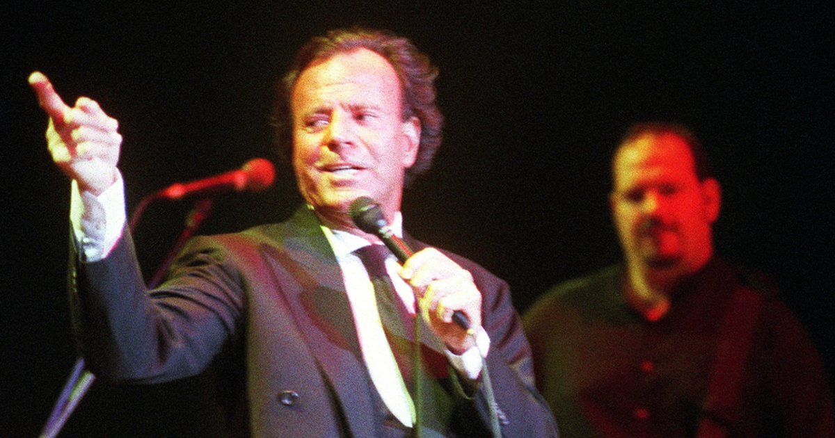The Offshore Estate and the Limits of Pop Nostalgia