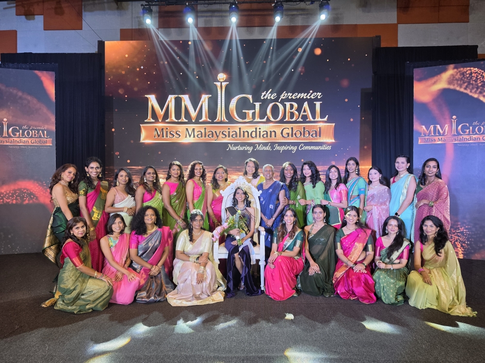 A Working Journalist Takes the Pageant Stage in Klang
