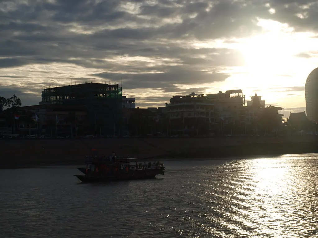 Phnom Penh Boat Tour 33 Sundawn River Cityscape