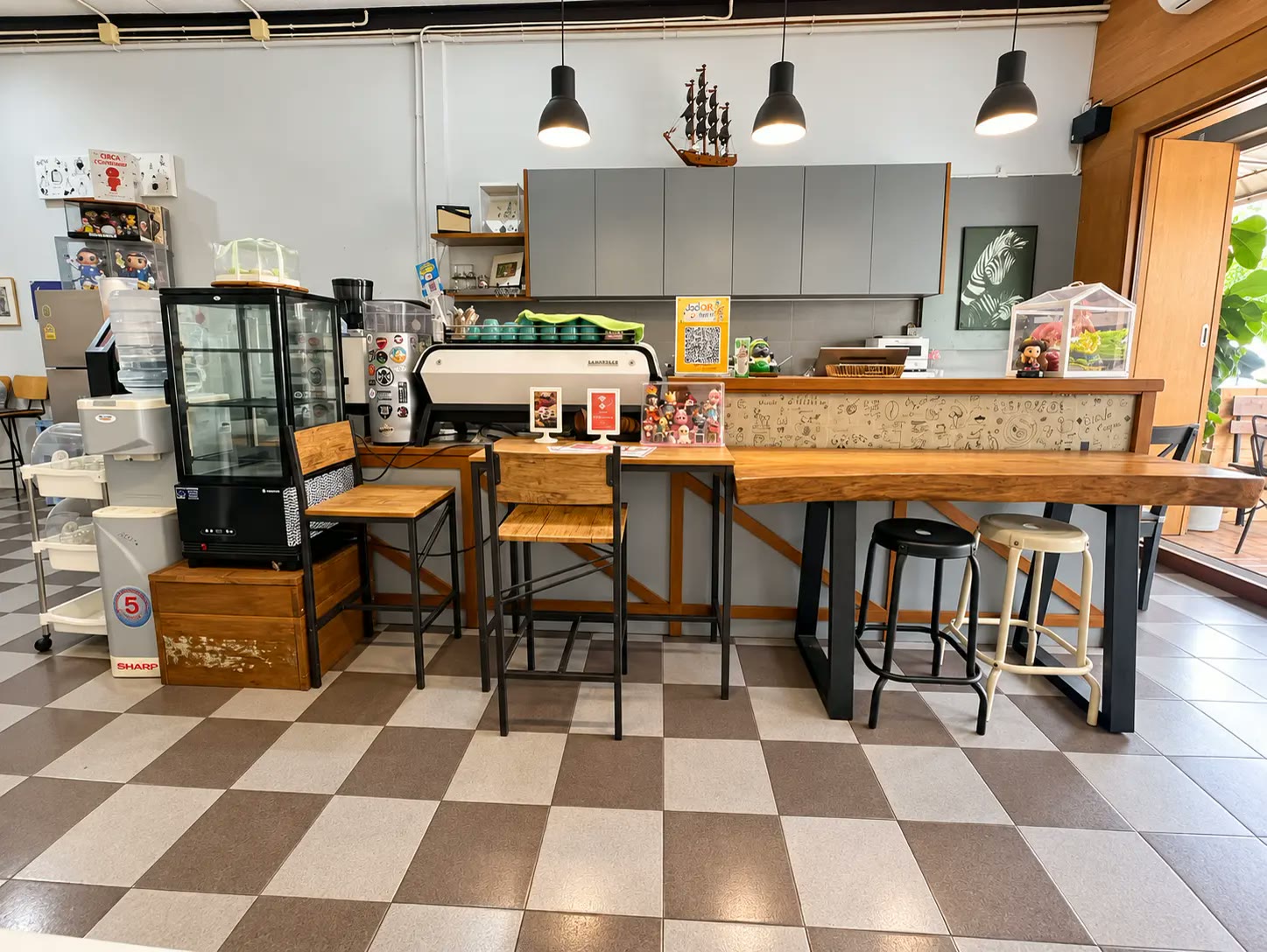 The coffee bar, where most recommendations begin.
