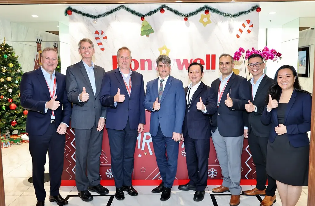 Ambassador Brian McFeeters visited Honeywell International in Kuala Lumpur