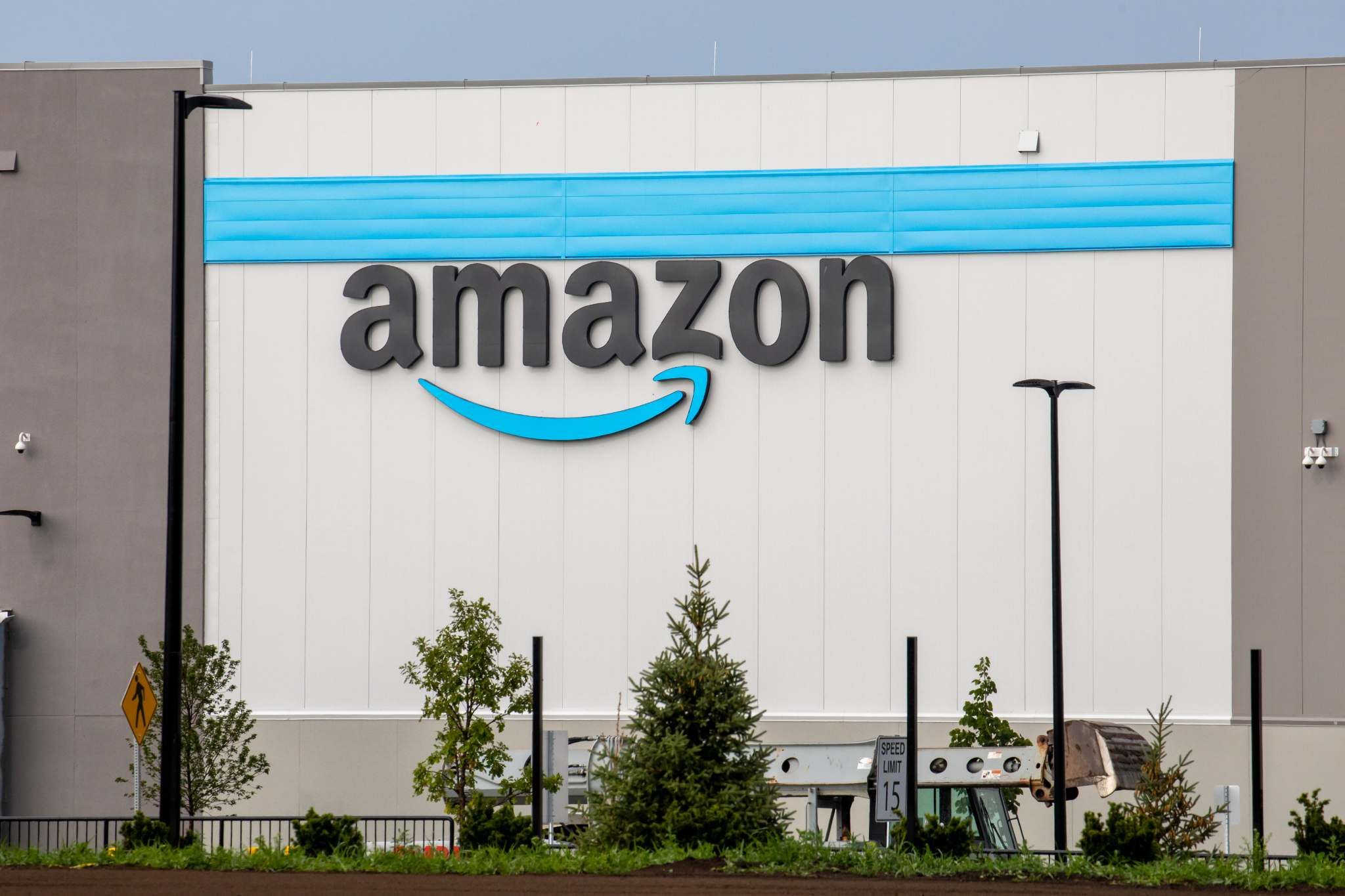 Amazon's Wage Adjustments: A Limited Signal for Asia-Pacific Labor Dynamics