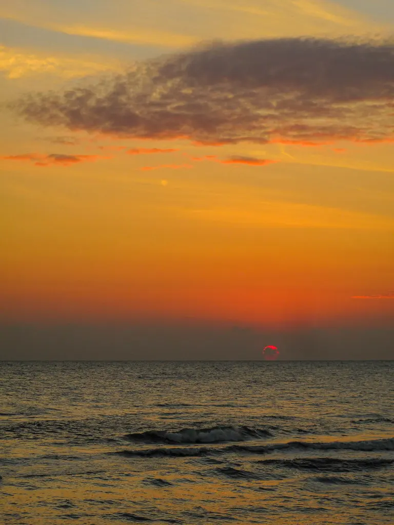 2023 (challenge No. 3 - old unpublished pics ) - Day 75 - Sun above horizon at dawn, Aleenta, pranburi, Thailand 2018
